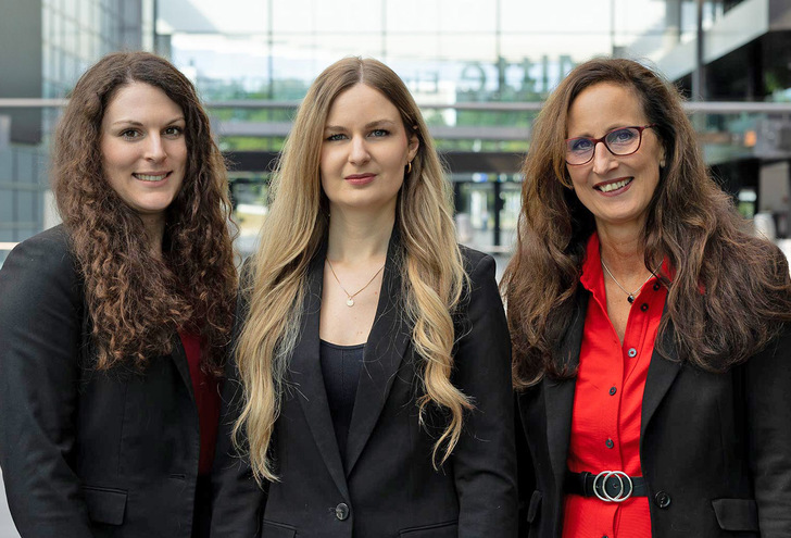 From right to left: Elke Harreiß, Head of Department; Chiara Sträßner, Event Manager; Ramona Wißmüller, Head of Marketing.