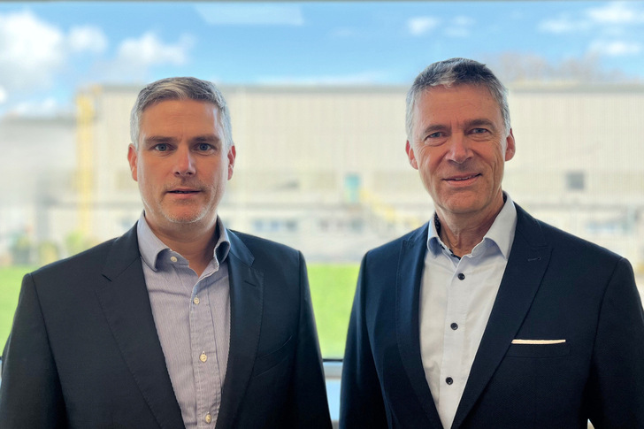 The new Pilkington Executive Board member Tobias Breil (left) with Christian Quenett, who has now been appointed spokesperson for Pilkington Germany.