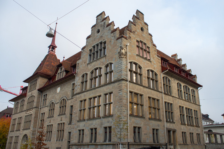 The listed Lavater school complex in Zurich was fitted with high-performance insulating glass with spacer from Swisspacer Ultimate spacers.