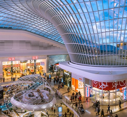The Chadstone Mall in Melbourne has a three-dimensionally curved shape glass roof of 7000 m2. The roof construction contains 2672 different IG units.