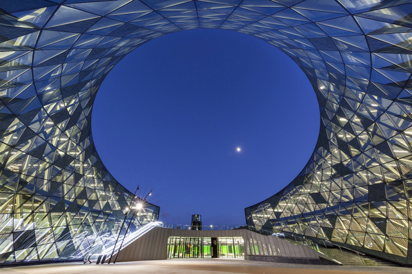 Spanish lift manufacturer Orona’s “Zero” building is a zero-energy building equipped with a structural glazing façade from Wicona.