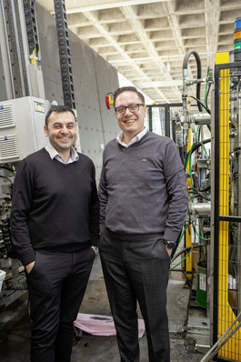 On the left: Fatih Poyraz, owner of Yakut Cam.