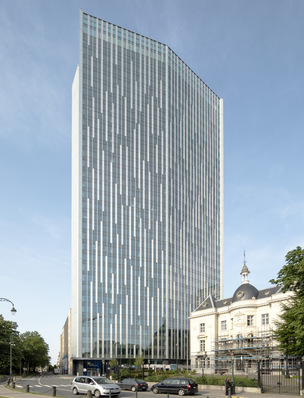 Stopray Ultra-60 on Clearvision as used for the facade of the Astro Tower in Brussels.