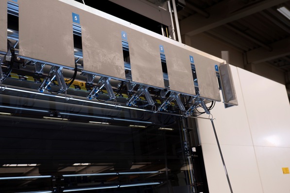 Detailed view of the frame positioner that comes as part of the insulating glass line that Unigalss Polska acquired from Glaston and that allows them to increase the rate of automation in the production of insulating glass units.