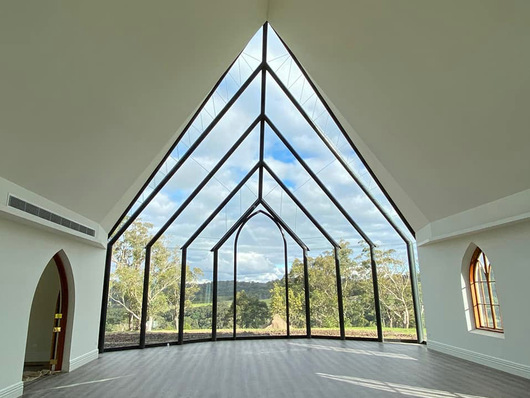 To make this complicated glass structure stay clean for longer, the glass panes were covered in a special coating.