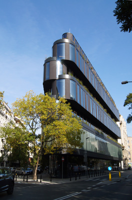 The building is a successful combination of the traditional Japanese touch with modern architecture.