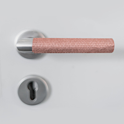 Reduce the risk of transmission of viruses thanks to the antiviral properties of the Shieldex copper tape.