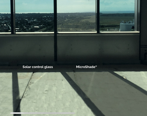 The new MicroShade Film has a passive microstructure that is applied to a thin foil. This is then bonded to a (carrier) glass. The incoming solar rays are blocked both by the glazing and the microstructure.
