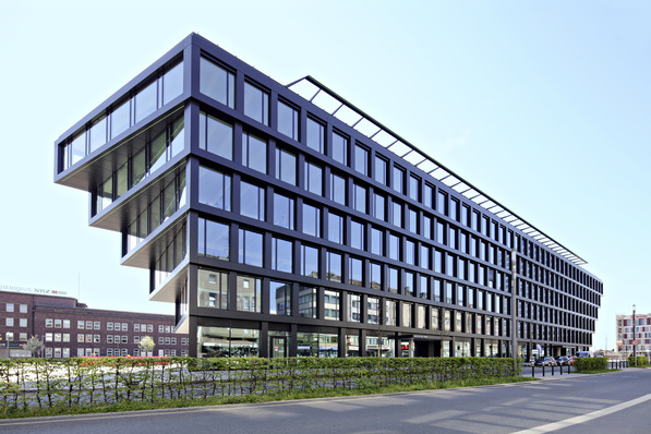 The front sides of the Mercator One are characterised by their unusual fanning and generous window areas - this provides unusual viewing angles and perspectives of and in Duisburg.
