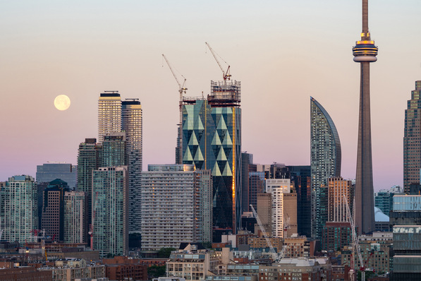 In the Canadian metropolis of Toronto, one of the most interesting and largest construction projects is currently being built: the sustainably planned CIBC Square.