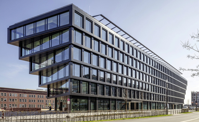 Wicona profiles made of Hydro Circal 75R aluminium were also used for the façade of Mercator One in Duisburg.