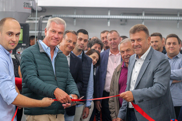 Managing Director of profne BH Samir Focak and profine GmbH CEO Dr Peter Mrosik at the ribbon cutting ceremony to mark the start of extrusion in Bosnia-Herzegovina.