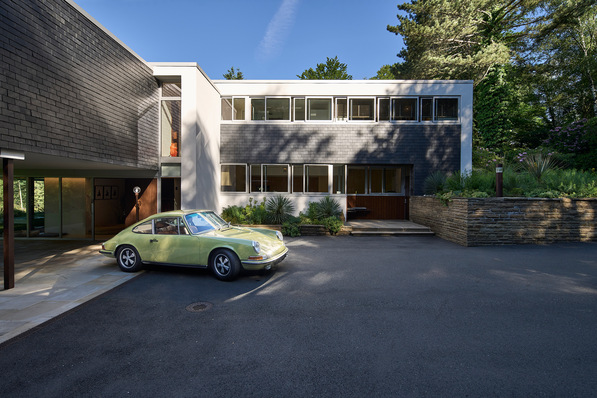 The new owners of the Kemper House are in the business of restoring classic Porsche 911s – which shows quite a few parallels to refurbishing this modern classic building.