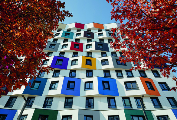 Window bonding reduces thermal bridges and thus also heating costs and environmental pollution.