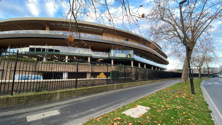 The facade of No. 1 Court was extensively renovated. The new insulating glass units are equipped with the warm edge Ködispace 4SG.