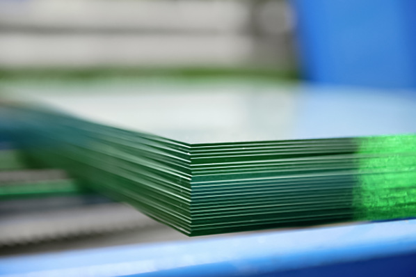 Zum Jahresende 2022 wird AGC Glass Europe ein neues Floatglas-Sortiment mit einem deutlich reduzierten CO 2 -Fußabdruck anbieten.