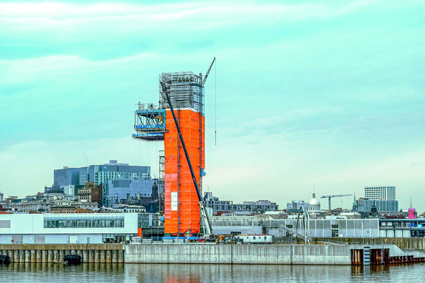 Heavydrive glass assembly at the Tour du Port de Montreal Québec (Canada).