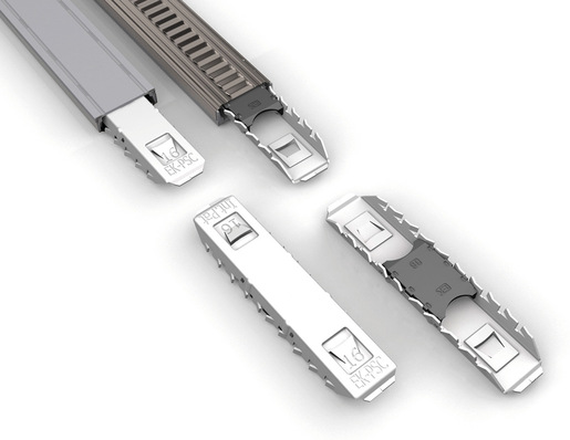Two worlds are united here: the EK longitudinal connector made of steel with a plastic bridge ensures a secure seal for insulating glass.