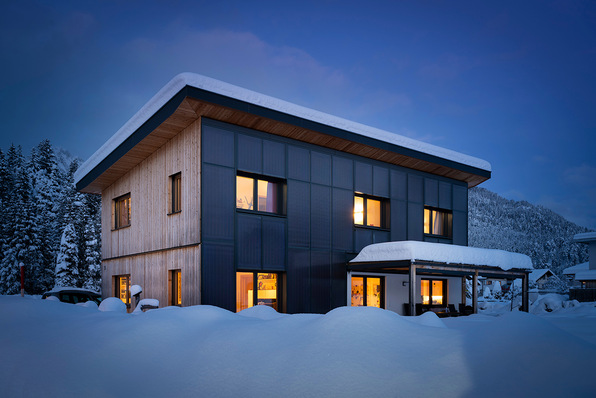 Especially when it is very cold outside, warm edge systems can help to provide high levels of thermal comfort indoors.