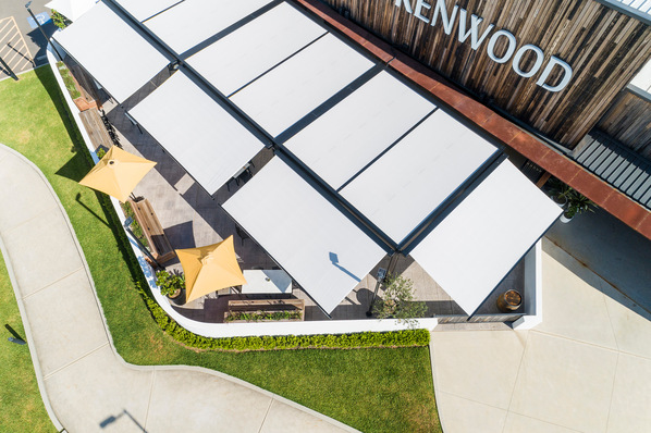 In the Australian Hunter Valley, just over 165 kilometres north-west of Sydney, markilux has realised yet another major awning project. The company fitted out the Brokenwood winery with an awning system which covers a total of around 180 square metres of outdoor space.
