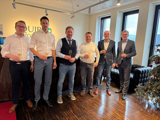 From left: Martin Uwe (lawyer Squire Patton Boggs), Matthias Kuballa (Partner und notary lawyer Neon), Sebastian Schmidt (Member of the Executive Board AGC Interpane), Armin Kessler (Managing Partner Kessler Steuerberatungsgesellschaft and General Representative Schuler & Weiß), Dominik Waldeyer (Member of the Executive Board AGC Interpane), Volker Heidbüchel (Partner und lawyer Squire Patton Boggs).