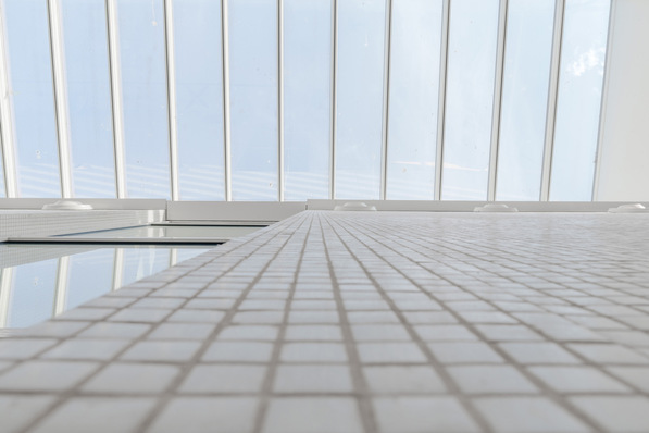 The slim profiles of the Velux Modular Skylights blend harmoniously into the elegant architecture of the ‘Les Bains des Docks’ swimming centre.